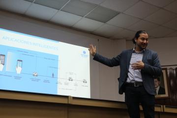 Iván Mendoza, docente investigador vinculando la ciencia con las políticas públicas participó en el Seminario Internacional "Innovando la Movilidad" 2019